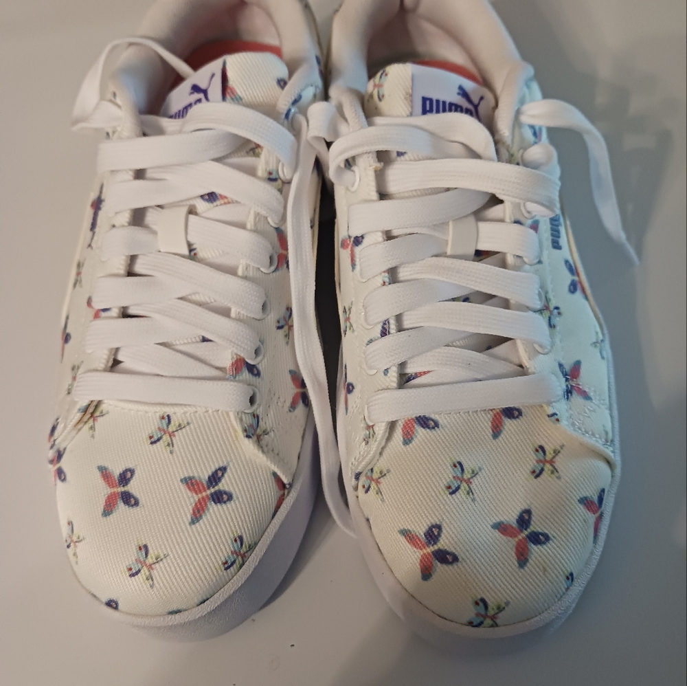 Girls Puma Sneakers  5.5y